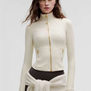 NWOT lululemon bone gold cropped define jacket size 4